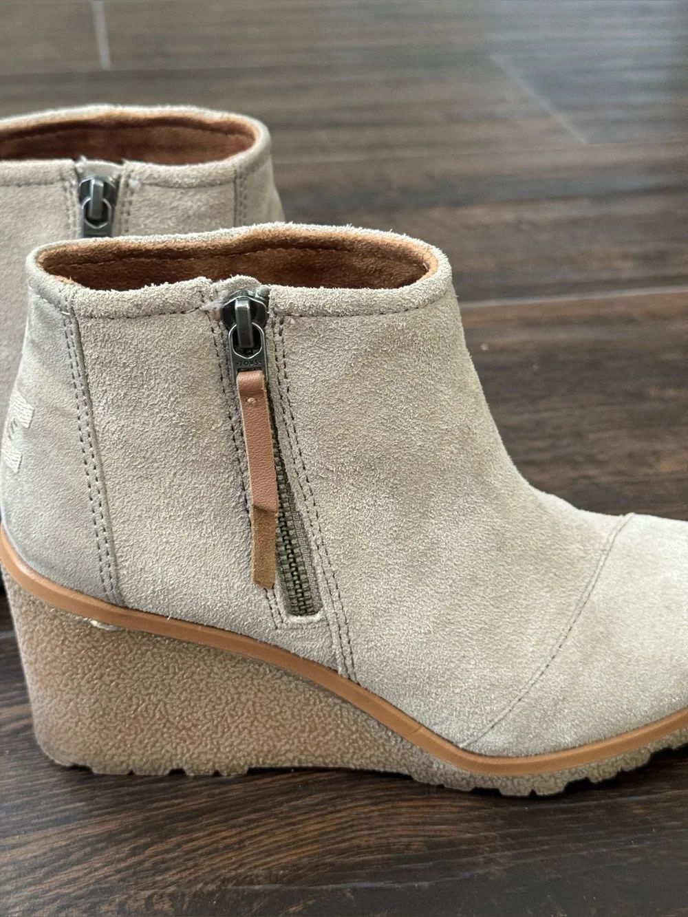 TOMS Avery Wedge Booties in Desert Taupe Suede sz 6.5 EUC NO WEAR
